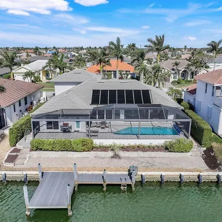 Villa Charming 4 Bed Waterfront Escape W/ Pool And Dock